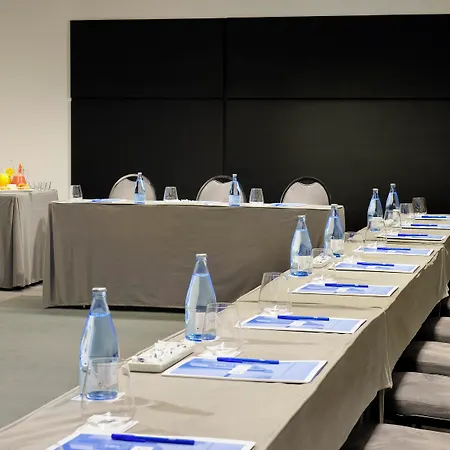 فندق أتش10 كونكويستادور