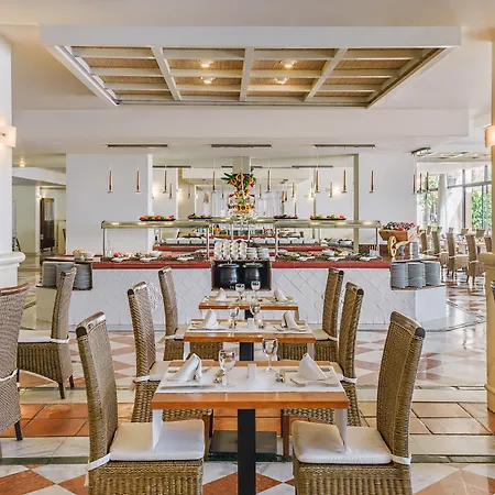 فندق أتش10 كونكويستادور 4*