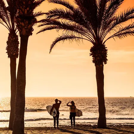 أتش10 كونكويستادور فندق