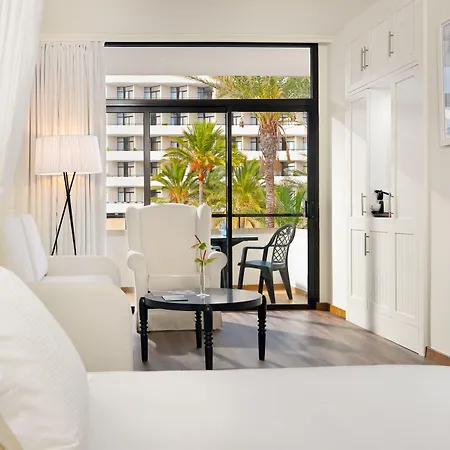 فندق أتش10 كونكويستادور 4*