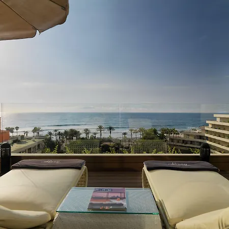 فندق أتش10 كونكويستادور