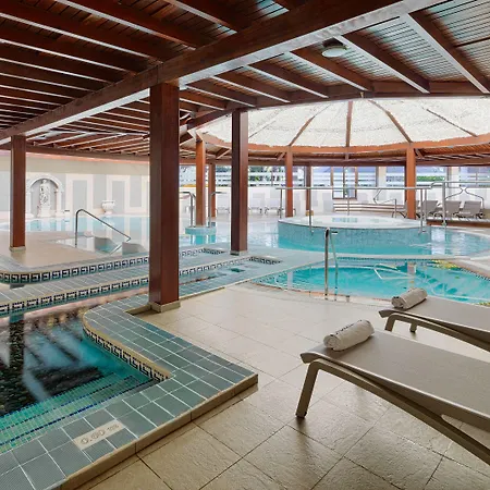 فندق أتش10 كونكويستادور