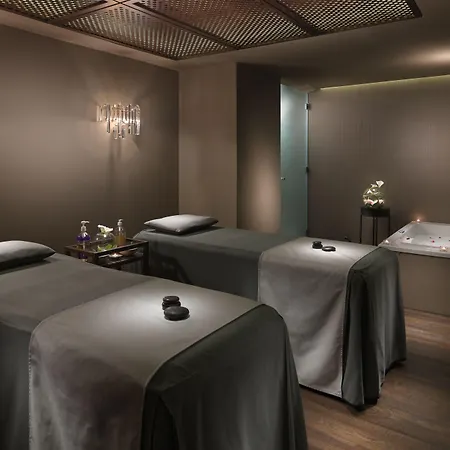 فندق أتش10 كونكويستادور 4*