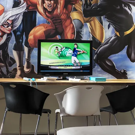 أتش10 كونكويستادور 4*