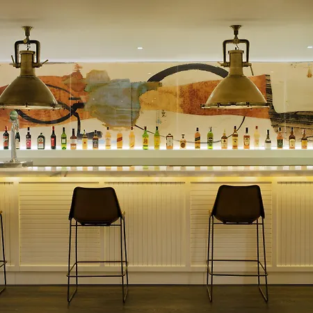 فندق أتش10 كونكويستادور 4*