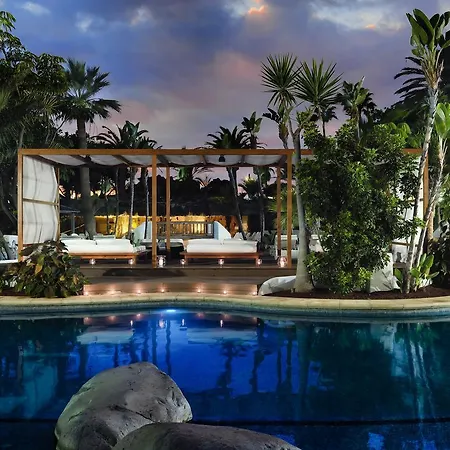 أتش10 كونكويستادور فندق