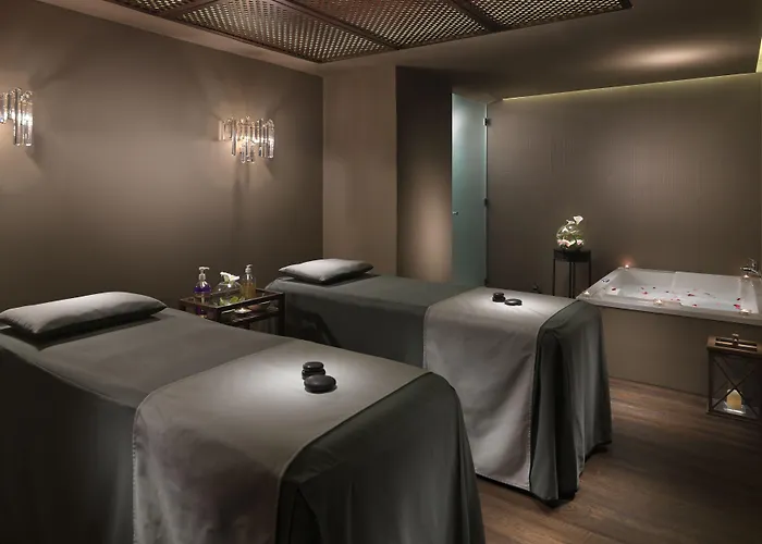 Hotel H10 Conquistador 4*